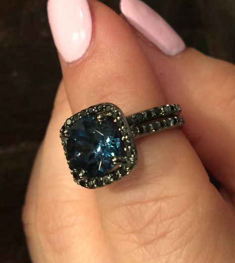 Black Diamond Wedding Rings, Black Diamond Bands, Original Engagement Rings, Set Rings, Blue Topaz Engagement Ring, Cute Engagement Rings, Black Diamond Engagement, Topaz Engagement Ring, Jewels Rings