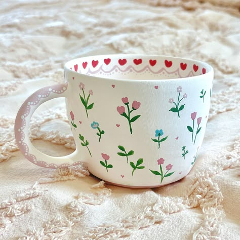 Sylviepottery 🌷✨ Pottery Painting Cups Design, Mug Ideas Painting, Teacup Painting Ideas, Mug Painting Ideas, Mug Painting, Cup Painting, Easy Flower Painting, Diy Pottery Painting, Handcrafted Pottery