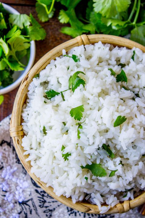 The most delicious stove top rice you will ever eat! Use coconut milk to infuse the rice with amazing flavor. It turns out tender and a little bit sweet. Rice With Cilantro, Stove Top Rice, Jasmine Rice Recipe, Coconut Jasmine Rice, Stir Fry Green Beans, Jasmine Rice Recipes, Stir Fry Greens, Cilantro Recipes, Rice On The Stove