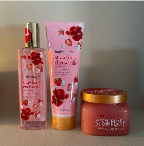 Strawberry Scent Aesthetic, Strawberry Scented Shower Routine, Pink Hygiene Products, Bodycology Products, Body Hygiene, Bath And Body Works Perfume, Shower Skin Care, Body Smells, Smell Goods