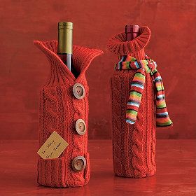 LOVE this!  Such a  cute hostess gift! MAKE with an old SWEATER SLEEVE! Crochet Wine, Wine Bottle Sleeves, Bottle Covers, Recycled Sweaters, Wine Bottle Covers, Wine Bottle Gift, Christmas Aprons, Old Sweater, Bottle Sleeves