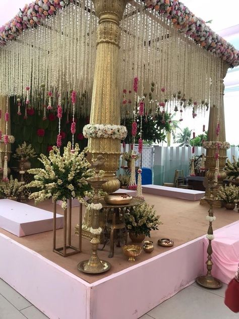 Mantapa Decoration Wedding, Muhurtam Decoration, Vidhi Mandap Decor, Saptapadi Decoration Ideas, Simple Mandap Decor Indian, Mandapam Decoration Marriage, Mantap Decor, Traditional Mandap, Sikh Wedding Decor