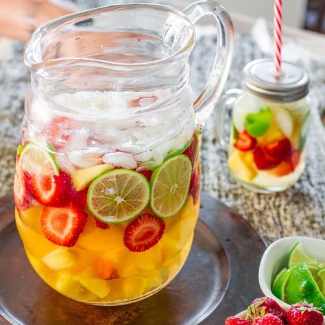 Sangria Blanco White Sangria Recipe, White Wine Sangria, Jo Cooks, White Sangria, Sangria Recipe, Sangria Recipes, Fruit Cocktails, Easy Cocktails, Summer Cocktails