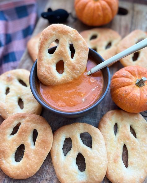 Halloween Soup, Chili Party, Mini Ghost, Star Bread, Soup Chili, Pumpkin Cinnamon Rolls, Halloween Recipe, Salt Flakes, Heather Thomas