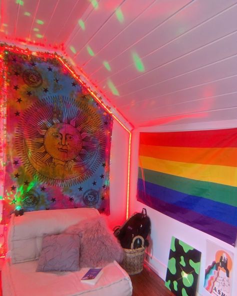 Pride Room Ideas, Lgbtq Bedroom Ideas, Pride Flag Room Decor, Pride Flag In Room, Lesbian Room Ideas, Lesbian Room Decor, Lesbian Bedroom Ideas, Pride Bedroom Ideas, Pride Flag Bedroom