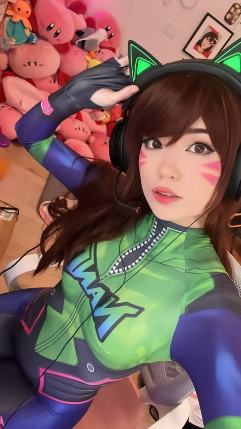 D Va Cosplay, Goth Egirl, Stylish Artwork, Twitch Streamer, Female Pose Reference, Cosplay Tutorial, Cosplay Characters, Cute Cosplay, Rave Wear