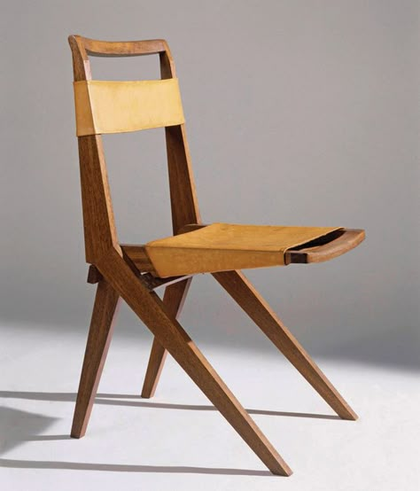 Lina Bo Bardi, foldable chair in wood and leather (1948). Photograph by Nelson Kon. Wooden Folding Chairs, Chair Design Wooden, Chair Design Modern, Foldable Chairs, Folding Furniture, Folding Chairs, Lawn Chairs, Diy Chair, Into The Woods