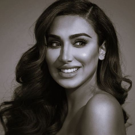 Born: October 2, 1983, Oklahoma City, OK American makeup artist, beauty blogger, and entrepreneur. She is the cosmetics line Huda Beauty founder. Huda attended the University of Michigan–Dearborn, majoring in finance.[Through her cosmetics brand, Huda Beauty, Kattan has participated in various philanthropic efforts. American Makeup, Huda Kattan, October 2, University Of Michigan, Fair Skin, Cosmetics Brands, Oklahoma City, Huda Beauty, Beauty Blogger