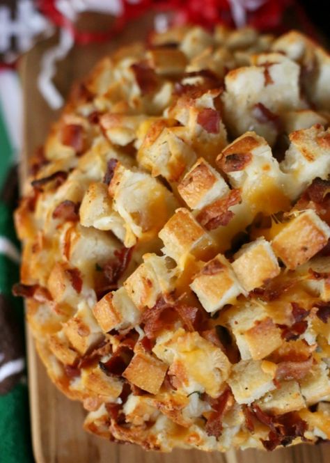 Cheesy Bacon Ranch Pull Apart Bread Bacon Ranch Pull Apart Bread, Bacon Pull Apart Bread, Cheese Pull Apart, Cheesy Pull Apart Bread, Tailgating Recipes, Cheesy Bread, Cheesy Bacon, Pull Apart Bread, Tailgate Food