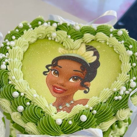 Tiana Princess And The Frog Cake, Princess And The Frog Cakes, Princess Tiana Cake Ideas, Princess And The Frog Birthday Cake, Princess Tiana Birthday Cake, Tiana Birthday Cake, Princess And The Frog Cake, Tiana Cake, Princess Tiana Birthday Party