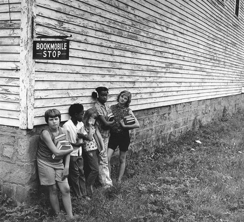 Appalachia, VA 1950 Hillbilly Elegy, Shandy, Poor People, Library Books, I Love Books, Love Book, American History, Old Photos, Book Worth Reading