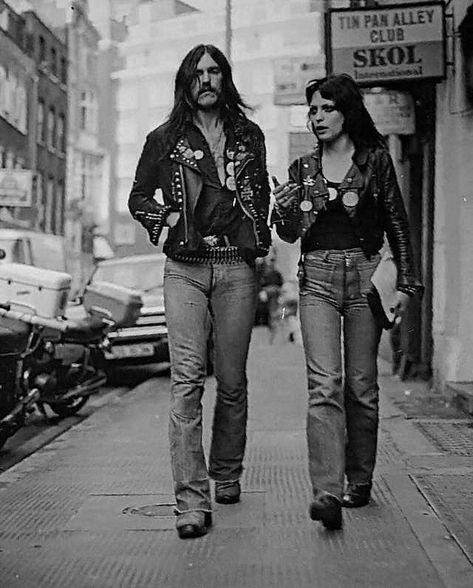 Things from the past 📷🎥 on Twitter: "Lemmy Kilminster and Gaye Advert - London (1977)… " Gaye Advert, Stile Punk Rock, 70s Rock And Roll, Lemmy Motorhead, 70s Punk, Lemmy Kilmister, Rock And Roll Fashion, Walking Down The Street, Rock N Roll Style