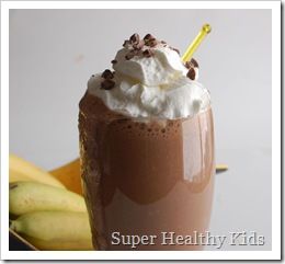 Healthy Chocolate Banana Smoothie. Use the recipe in the link OR...use the recipe as follows as a meal replacement. Sooo much healthier than the Yoplait Chocolate Banana Smoothies!  1 cup milk (reg,soy or almond)  1 banana , chopped and frozen   1 tablespoon cocoa powder   1 tablespoon brown sugar (optional)   1 tablespoon protein powder   ice cubes , handful South Beach Diet Phase 1, Kid Friendly Smoothies, 1200 Calorie Diet Meal Plans, Diet Smoothies, Healthy Chocolate Banana, Banana Smoothie Healthy, South Beach Diet Recipes, Chocolate Banana Smoothie, Banana Smoothie Recipe