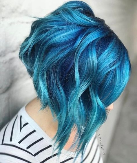 35 idées qui vont vous convaincre de passer aux cheveux bleus ! Bright Blue Hair, Short Blue Hair, Dark Ombre Hair, Ocean Hair, Trendy We Fryzurach, Blue Ombre Hair, Dark Blue Hair, Short Ombre Hair, Hair Color Pastel