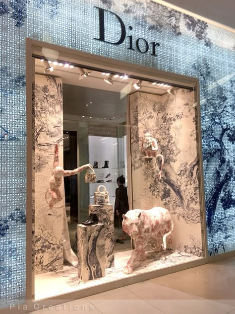 DIOR CRUISE 2019 Christmas Window - Piacreations Boutique Window Displays, Fashion Window Display, Jewelry Store Interior, Siam Paragon, Suvarnabhumi Airport, Dior Cruise, Window Display Retail, Dior Shop, Visual Merchandising Displays