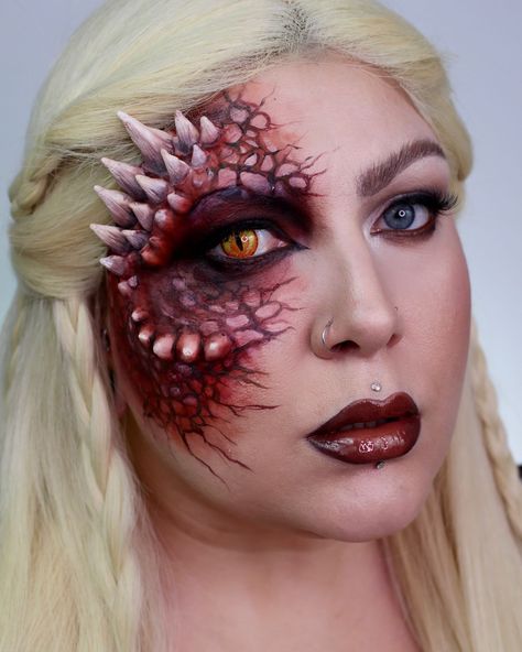 Mother of Dragons 🐲🧝🏻‍♀️ Dragon side: @bennyemakeup Ultimate FX Palette @meduusat_studio Prosthetic @mehronmakeup paradise paint palette Glam side: @hudabeauty chai easy blur foundation, easy blur primer, rich brown lip contour, terracotta lip contour, maverick liquid lipstick, clear faux filler gloss, easy bake cherry blossom powder in pressed and loose, pound cake easy bake powder and very vanta Khol @makeupbymario the neutrals palette, light/medium skin enhancer, rose crush blush... Terracotta Lip, Neutrals Palette, Lip Contour, Easy Bake, Lip Contouring, Cake Easy, Mother Of Dragons, Paint Palette, Neutral Palette