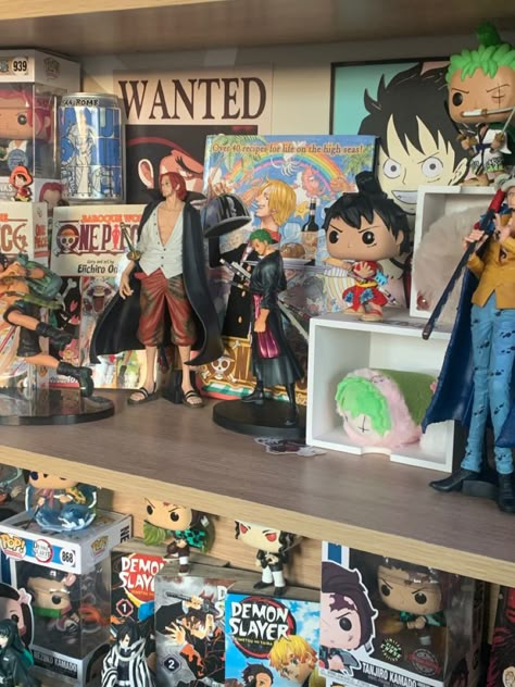 One Piece Funko Pop Collection, Funko Pop Display Ideas, Disney Funko Pop, Star Wars Funko Pop, Marvel Funko Pop, Anime Shelf, Anime Bedroom Ideas, Best Funko Pop, Funko Pop Display