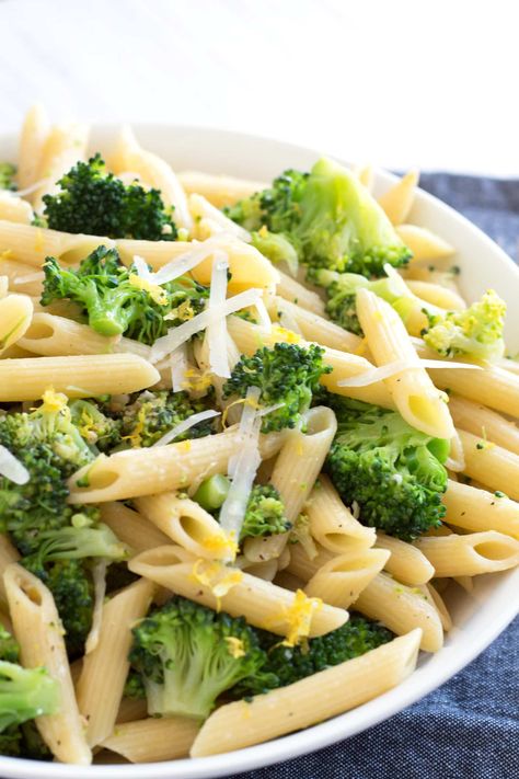 25 Minute Lemon Broccoli Pasta Lemon Broccoli Pasta, Lemon Broccoli, Broccoli Lemon, Quick Family Dinners, Easy Grilling Recipes, Broccoli Pasta, Creamy Parmesan, Lemon Pasta, Christmas Food Dinner