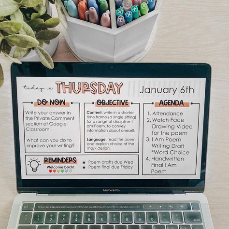 Teacher Daily Agenda Slides, Teacher Google Slides Ideas, Teacher Agenda Slides, Daily Agenda Slides High School, Back To School Slides, Daily Classroom Slides, Daily Slides For Classroom, Classroom Agenda, Middle School Classroom Organization