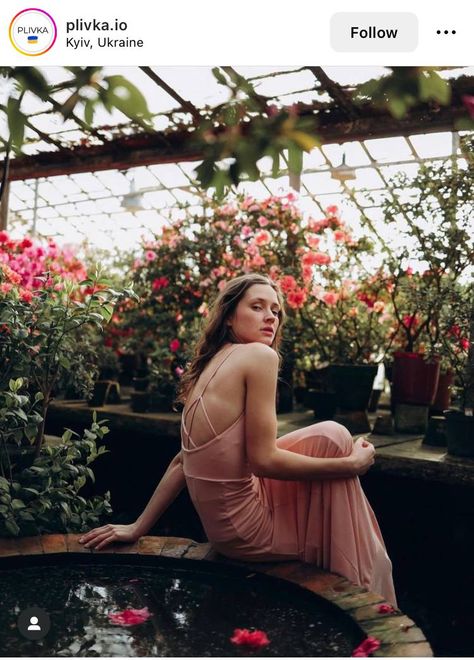 Editorial Garden Photoshoot, Photoshoot In Greenhouse, Brooklyn Botanical Garden Photoshoot, Garden Photo Shoot Ideas, Plant Store Photoshoot, Plant Nursery Photoshoot, Botanic Gardens Photoshoot, Botanic Garden Photoshoot, Botanical Photoshoot