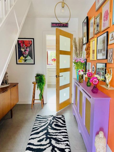 Funky Entryway Ideas, Maximalist Entryway, Colorful Entryway Ideas, Council House Renovation, Colorful Eclectic Home, Home Wall Painting, Mid Century Eclectic, Colorful Room Decor, Casa Vintage