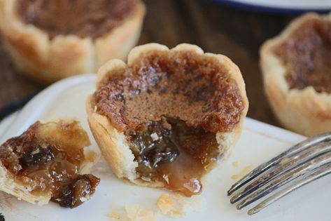 Canadian Maple Butter Tarts Maple Tarts, Canadian Butter Tarts, Canadian Dishes, Maple Butter, Christmas Baking Recipes, Butter Tarts, Tart Baking, Maple Trees, Homemade Pastries