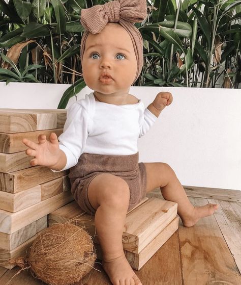 Trendy Baby Girl Outfits, Baby Girl Outfit Inspiration, Baby Girl Clothes Aesthetic, Baby Style Girl, Baby Girl Outfits Aesthetic, Baby Style Girl Outfits, 6 Month Baby Girl Outfits, Baby Girl Cute Outfits, Baby Outfits Girl