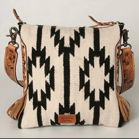 Bnwt Western Saddle Crossbody Bag With Leather Fringe And Leather Design Strap. Never Taken Out Of Bag Still In Box. Smoke Free Home. Western Bags Purses, Western Bags, Blanket Purse, Large Crossbody Purse, Saddle Crossbody Bag, Western Bag, Cowgirl Accessories, Cowhide Purse, Boho Crossbody Bag