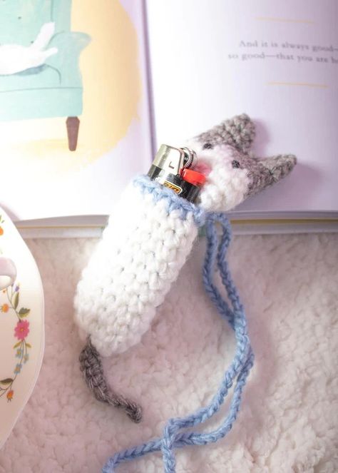 CAT COLLECTION – Canna Style Crochet Ciggerate Case, Things To Crochet For Cats, Lipstick Crochet Case, Crochet Lighter Holder Pattern Free, Crochet Chapstick Holder Pattern Free, Lighter Crochet, Chapstick Holder Crochet, Crochet Lighter Holder, Crochet Chapstick Holder