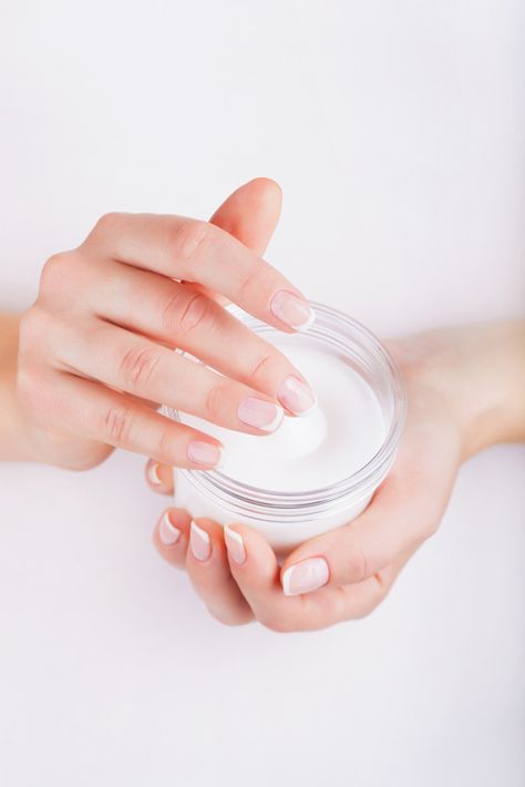 Moisturizer could be the key to making your nails stronger. | 15 Important Tips For Having The Healthiest Nails Ever Makeup Remover Recipe, Diy Makeup Remover, Manicure Tips, Nail Care Tips, Nail Care Routine, Brittle Nails, Nail Growth, Nail Fungus, Strong Nails