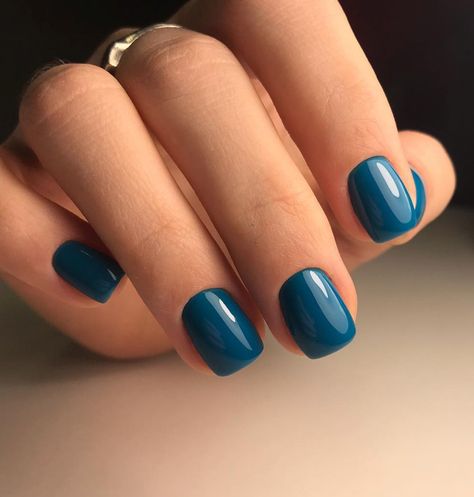 Peacock is an incredible blue-green teal that is a stunning perfect jewel tone. Award Winning Gel Polish! This incredible 100% pure colored gel is created by Akzentz amazing team of chemists to be completely solvent free, long lasting and easily applied! This unique formula provides numerous benefits: Easy Application - The product is not runny so it stays where you apply it. Odor Free - Absolutely NO smell. Does not smell like nail polish, since it is polish free. Flexibility and Strength - Typ Caribbean Blue Nails, Greenish Blue Nails, Aqua Green Nails, Teal Color Nails, Teal Chrome Nails, Jewel Tone Nails, Dark Teal Nails, Toenails Painted, Blue Green Nails