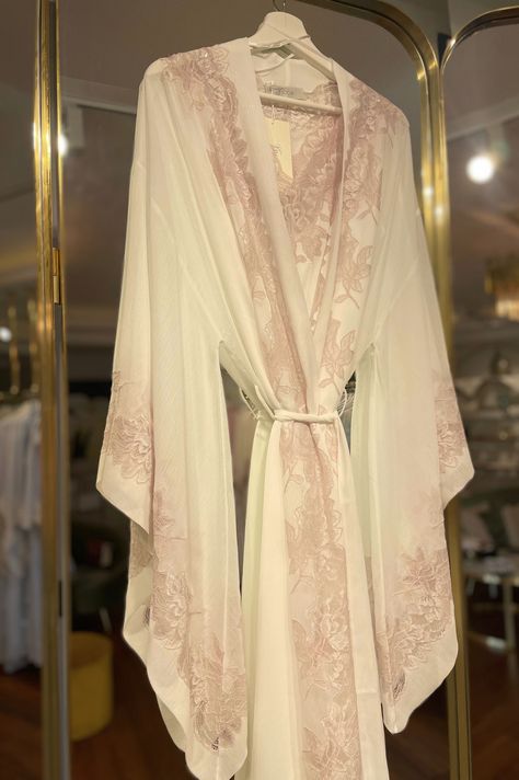 Featuring a soft texture, %100 Silk Chiffon, Off White Powder Sofia Robe Set is sure to become a Robe Sets favorite. Secure and Easy Checkout! Kimono Sleepwear, Core Aesthetics, Birthday Vibes, Robe Women, Luxury Sleepwear, Pinterest Contest, Silk Kimono Robe, Wedding Robe, Lace Kimono