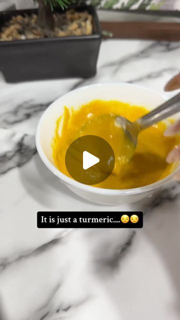 Tanisha Ahuja on Instagram: "You have dark/red spots ?? DIY Turmeric face mask ⭐️ for glowing skin, to treat dark/red spots, acne⭐️❤️ I love using home remedies learnt from my parents. I have actually grown up using these home remedies.  Facts :- i have used wild kasturi turmeric which doesn't make the tint yellow skin.  ⭐️Turmeric is well known for its anti/inflammatory and anti- bacterial properties❤️  ✅How to use :-  ⭐️Because i work 7 days and due to hectic schedule i hardly get time everyday to use home remedy, so i use Face masks (home remedies ) only on sundays to get extra nourishment and glowing skin. I also use rice mask but i like to use on weekdays...  ⭐️My skin type is oily so i love using face masks which helps abosorbs extra oil, helps prevent acne, reduce dark spots, provid Turmeric Face Mask Dark Spots, Soothing Face Mask, Diy Turmeric Face Mask, Acne Reduce, Rice Mask, Turmeric Mask, Turmeric Face, Turmeric Oil, Yellow Skin