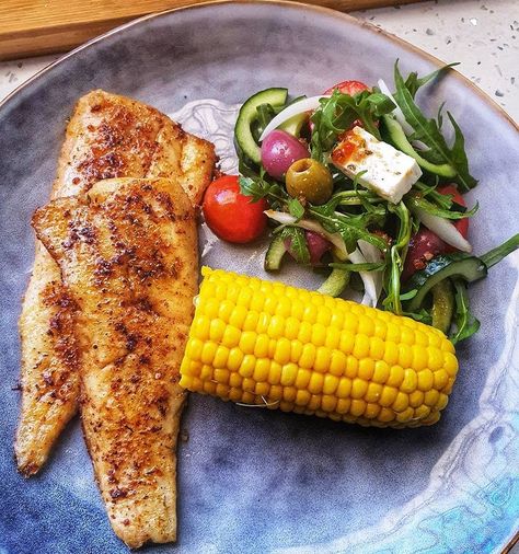 Girl Lunch, Healthy Food Inspiration, Fish Recipe, Healthy Food Dishes, Health Dinner, Healthy Lifestyle Food, Healthy Food Motivation, Lunch Recipes Healthy, Lazy Girl