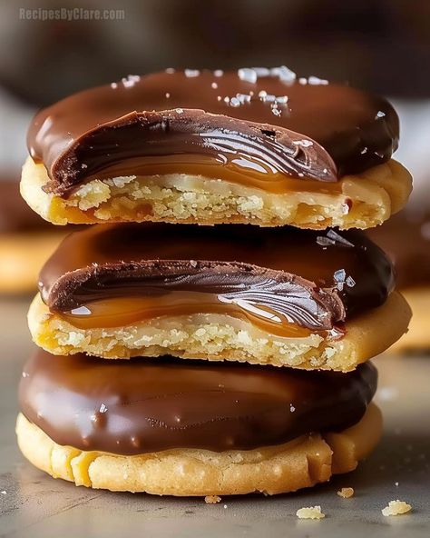 Cheesecake Cookies Recipes, Nigella Lawson Recipes, Gordon Ramsay Recipe, Gooey Caramel, Twix Cookies, Buttery Shortbread, Dipped Cookies, Lemon Dessert Recipes, Favorite Cookie Recipe