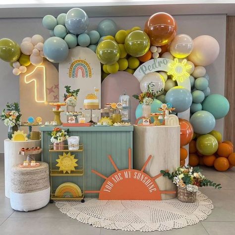 Minimalist Birthday Decor, Pool Birthday Cakes, Summer Birthday Themes, Sunshine Decorations, Birthday Decor Ideas, Sunshine First Birthday, Furniture Color Schemes, Minimalist Birthday, Baby Birthday Decorations