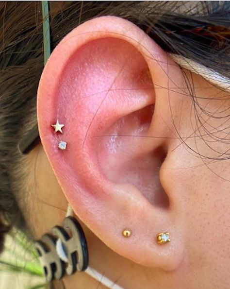 Midi Piercing, Snakebite Piercing, Piercing Snake, Snake Bite Piercing, Ear Piercing Ideas, Double Ear Piercings, Snake Ears, Snake Bite, Ear Piercings Helix