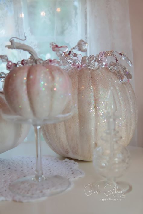 Shabby Chic Pumpkins, Pumkin Decoration, Pink Pumpkin Baby Shower, Shabby Chic Fall, Fall Pumpkin Crafts, Pumpkin Decorations, Pretty Pumpkins, Chic Halloween, Fall Thanksgiving Decor