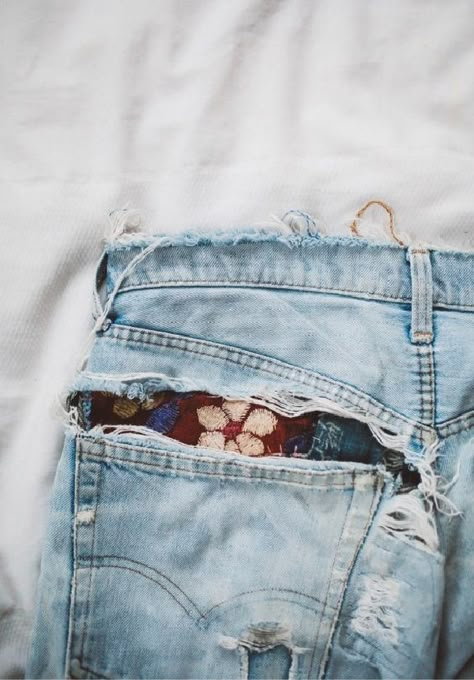 Artisanats Denim, Moda Hippie, Diy Jeans, Diy Vetement, Denim On Denim, Mode Boho, Jeans Diy, Plus Size Jeans, Hippie Style