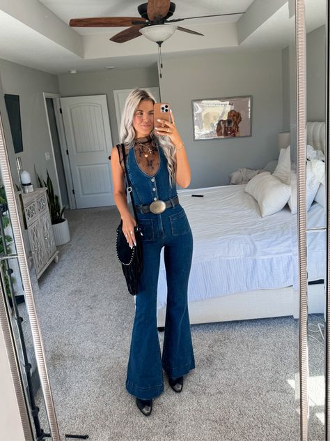 Night Out Western Outfit, Concert Western Outfit, Western First Date Outfit, Western Outfits With Overalls, Country Summer Outfits Concert, Ian Munsick Concert Outfit, Cowgirl Outfits Overalls, Western Going Out Outfits Night, Cowgirl Jumpsuit Outfit