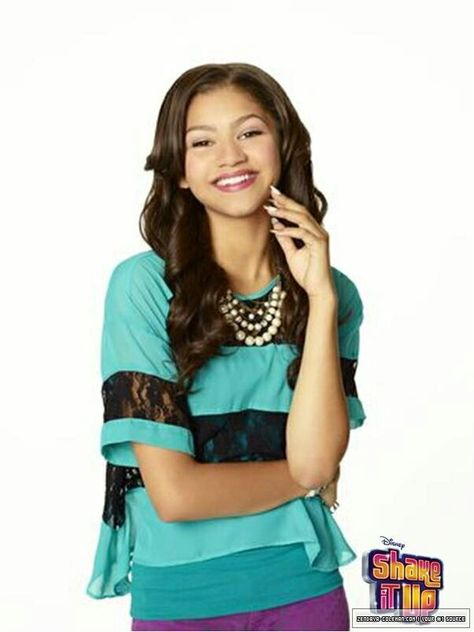 Zendaya Bella Thorne And Zendaya, Rocky Blue, Up Disney, Disney Channel Shows, Disney Channel Stars, Disney Xd, Zendaya Coleman, Bella Thorne, Shake It