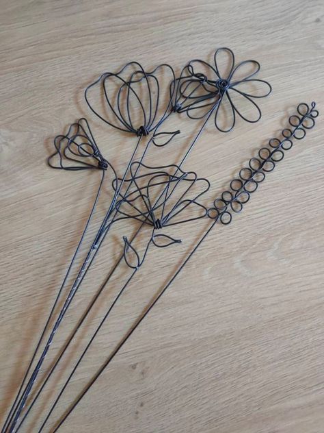 Classic Bouquet, Flowers Poppies, Wire Craft, Wire Art Sculpture, Art Wire, Deco Nature, Wire Flowers, Black Flowers, Wire Crafts