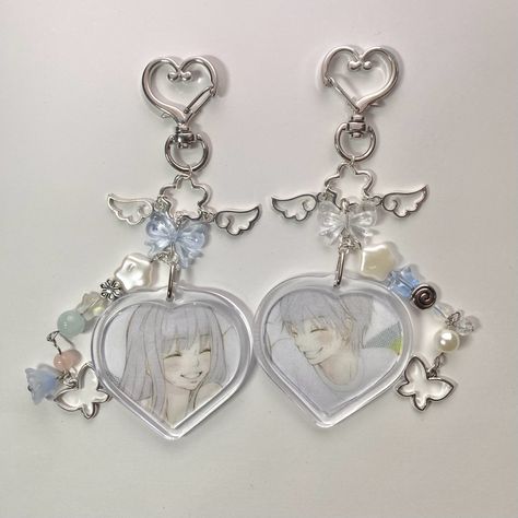 Kpop Idols Anime, Matching Keychains Couples, Grunge Jewelry, Beads Design, Matching Keychains, Bracelets Design, Cute Accessories, Bead Charms Diy, Kawaii Accessories