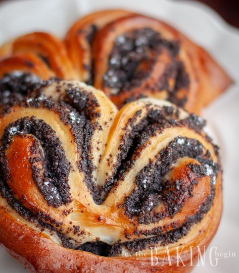 Poppyseed Pastry, Poppyseed Buns, Poppyseed Roll Recipe, Poppyseed Roll, European Desserts, Poppy Seed Filling, Cross Buns Recipe, Hot Cross Buns Recipe, Seed Recipes