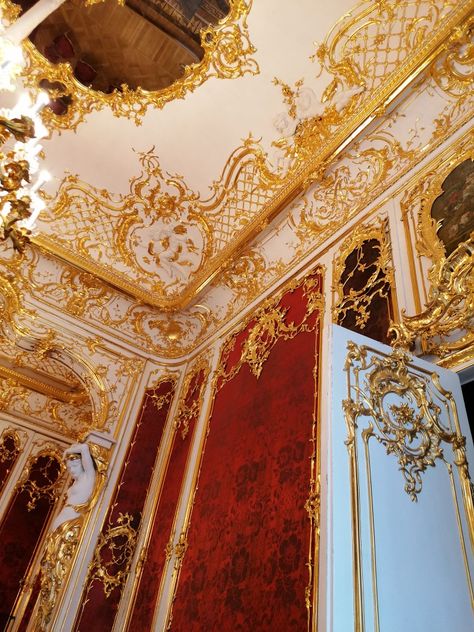 Red White And Gold Aesthetic, Red White Gold Aesthetic, Red And Gold Aesthetic Royal, Gold Red Aesthetic, Red And Gold Aesthetic, Rococo Ceiling, Lucifer Cosplay, Junk Kouture, Anime Houses