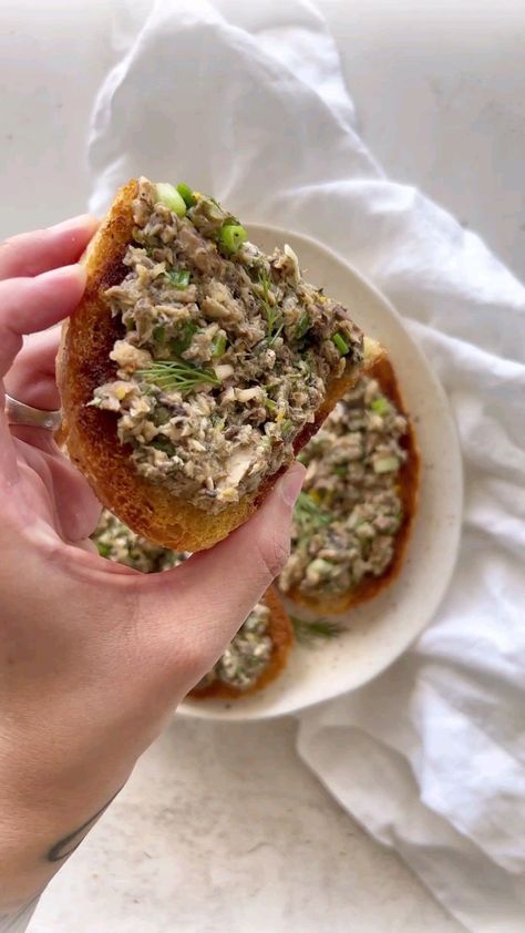 Healthy Munchies Snacks, Sardine Recipes Canned, Sardine Recipe, Sardine Salad, Ultimate Sandwich, Tuna Wrap, Canned Sardines, Sardine Recipes, Egg Salad Sandwich