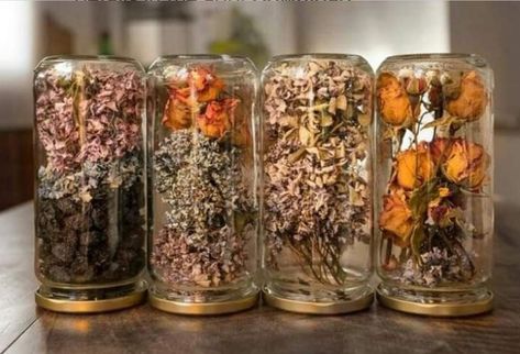 Dried Flowers Diy, Witchy Home Decor, Fleurs Diy, Kitchen Decor Wall Art, Herbal Apothecary, Diy Centerpieces, Deco Floral, Dried Flower Arrangements, How To Preserve Flowers