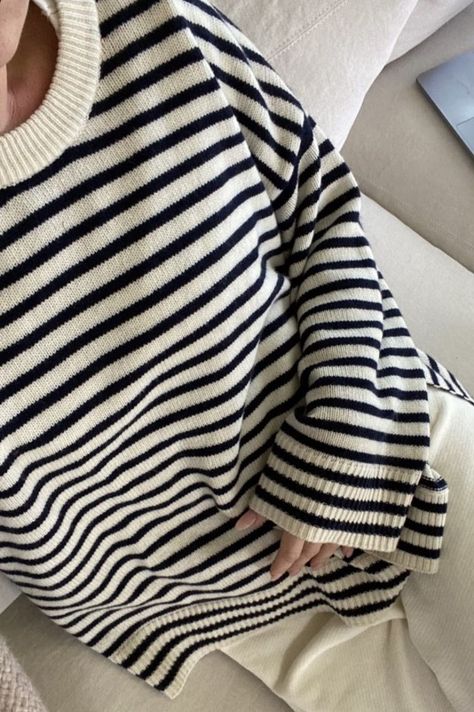 Stripy Tops, Modest Fits, Instagram Story Ideas, Mode Inspiration, Sweater Hoodie, Personal Style, Autumn Fashion, Fashion Inspo, Casual Outfits