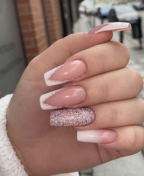 Pink Reflective Nails, Beige Pink Nails, Nail Art Design 2023, Rose Gold Nails Acrylic, Aesthetic Glitter, Unghie Sfumate, Beauty Hacks Nails, Nails Aesthetic, Work Nails