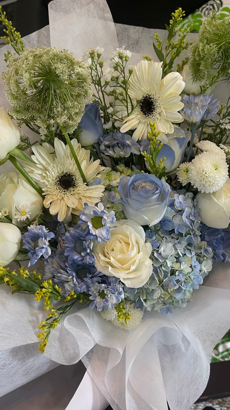 Daisy Gerbera Bouquets, Daisy And Hydrangea Bouquet, Blue Hyacinth Bouquet, White And Blue Flowers Aesthetic, Hydrangea Flowers Bouquet, Blue Themed Bouquet, Blue Carnations Bouquet, White Rose Hydrangea Bouquet, Hydrangeas And Daisies